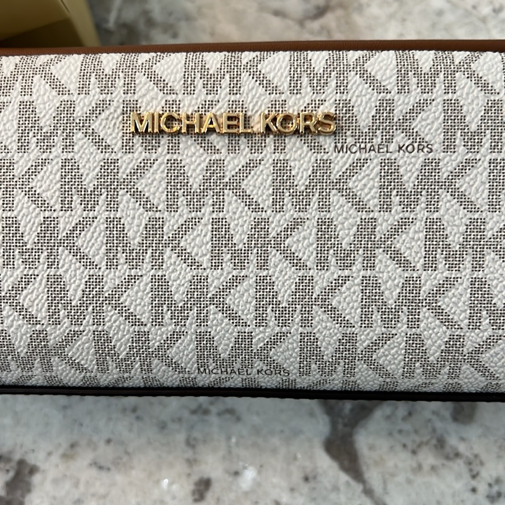 Michael Kors Logo Notebook and Pencil Case Gift Set Vanilla - Picture 5 of 16
